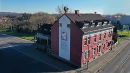 Rdeča stavba obrtno - podjetniške zbornice v Mariboru